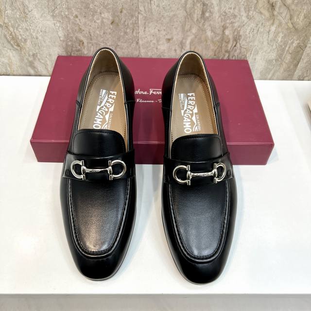 原版真皮大底 品牌：Ferragamo 菲拉格慕 标准码：男码39–44 38 45定做 等级：官网同款 顶级原单 材料：原版顶级牛皮 胎牛皮内里 原版真皮大底